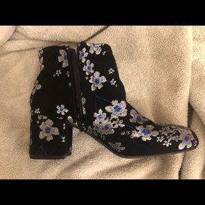 Pair of SO women’s boots size 9